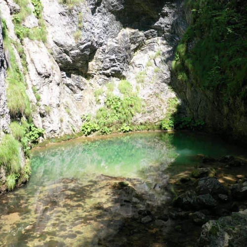 Izbucul Tauzului - &quot;Lacul zanelor&quot; din Muntii Apuseni si cea mai mare pestera scufundata din Romania