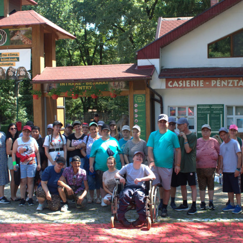 Excursie memorabilă pentru persoanele ocrotite în trei locuințe protejate din Alba, organizată de Filantropia Ortodoxă
