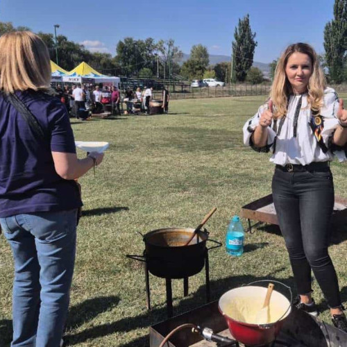 Festivalul rustic &quot;La ceaune&quot; a adus bucate savuroase la Oarda de Jos