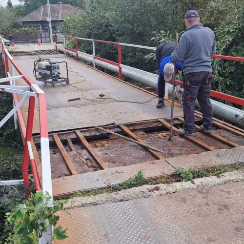 Autoritățile din Teiuș renovează podul &quot;de la Hazi&quot;