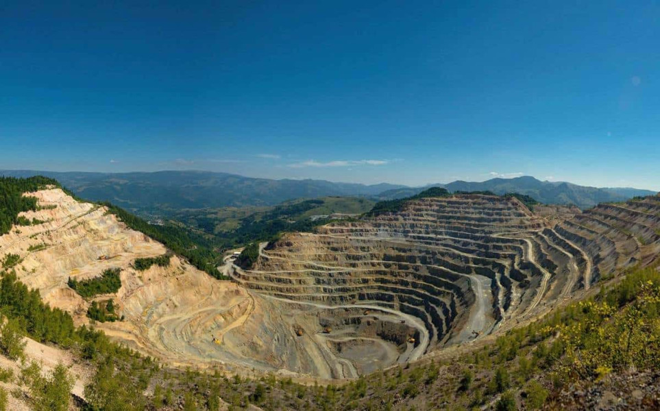 Majorări salariale la Cupru Min Abrud: angajații vor primi 800 de lei în plus