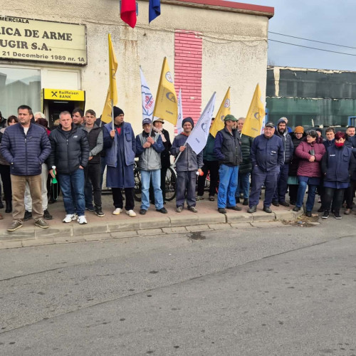 Miting de protest la fabrica de arme Cugir