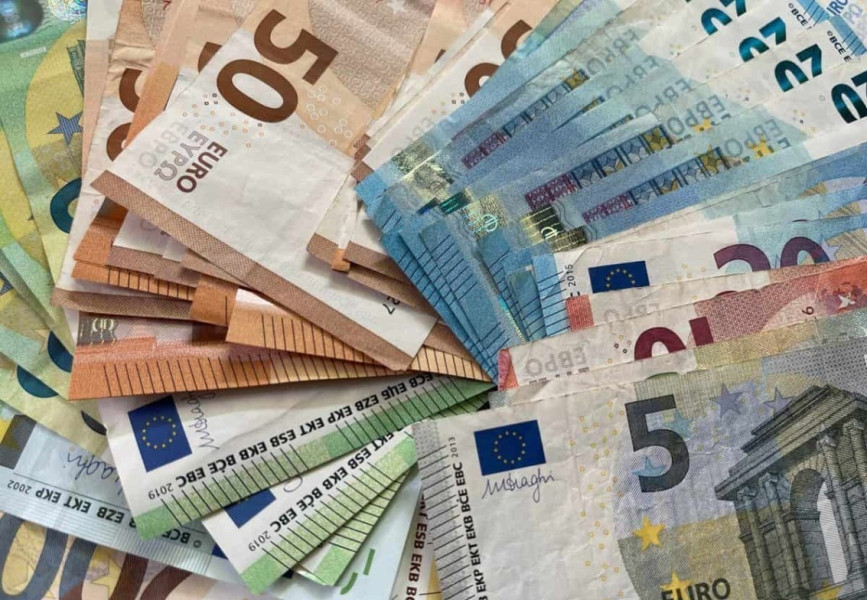 Românii economisesc mai mult: Depozitele bancare au crescut