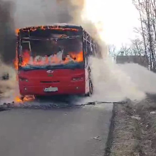 Incendiu devastator la un autobuz în Straja