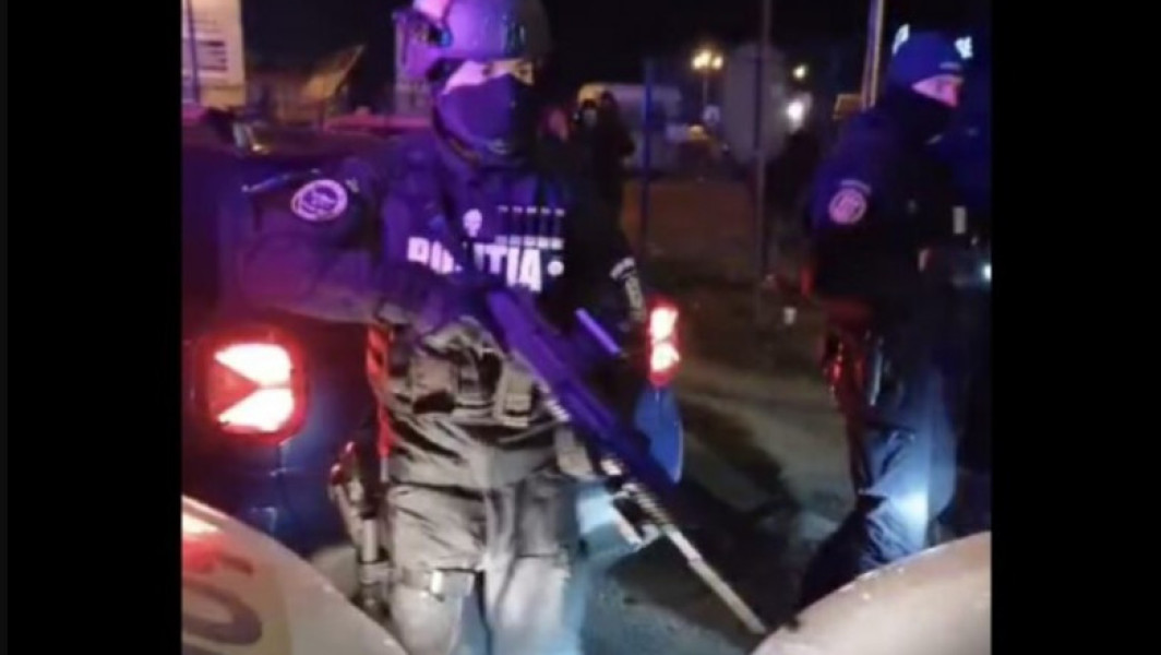 Protest cu Tensiuni în Constanța: Agent SAS Scoate Arma împotriva Mașinii ce a încercat să Spargă Barajul Poliției