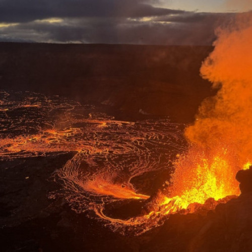 Eruptie spectaculoasa a vulcanului Kilauea din Hawaii