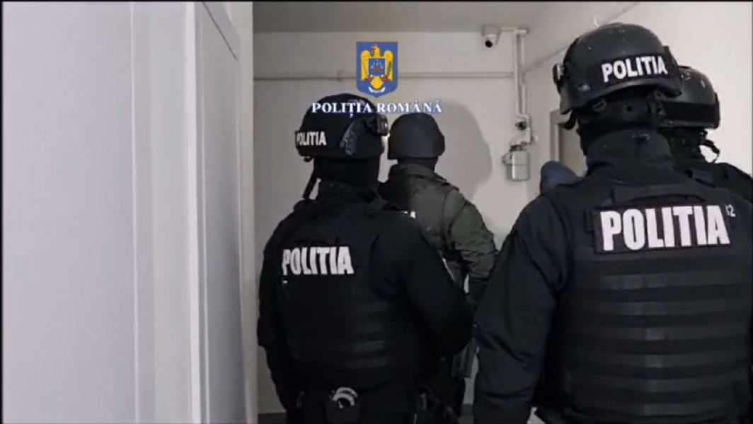 Percheziții la traficanții de migranți: 43 de persoane duse la audieri