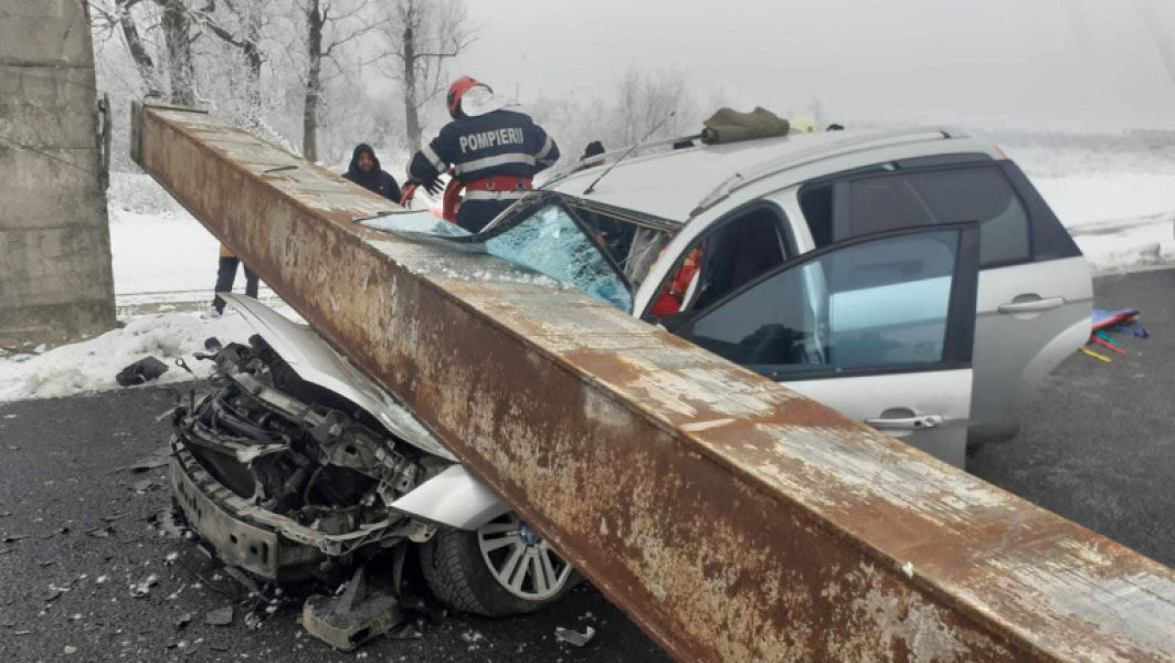 Tragedie în Olt: Femeie strivită de un TIR în accidentul rutier. Imagini de la locul incidentului.