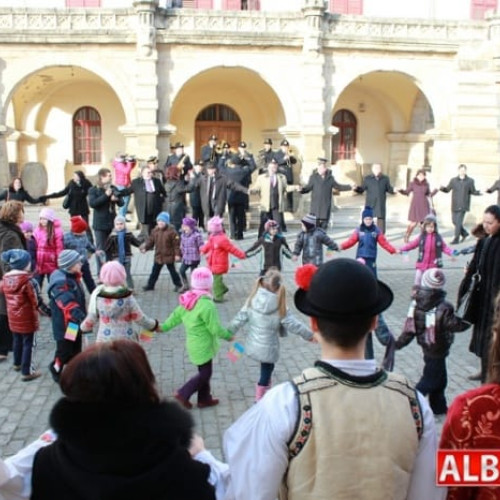 Unirea la Alba Iulia: Horă, momente artistice și șezătoare tradițională