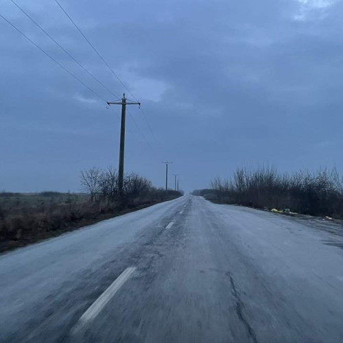 Noul patinoar de pe drumul Alba-Cluj, fără sare sau nisip - FOTO