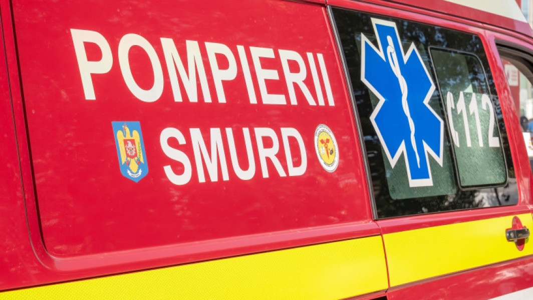 Un copil de 3 ani grav rănit în urma căderii de la etajul 5 al unui bloc din Sibiu