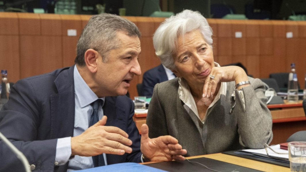 Europa îngrijorată de confiscarea activelor rusești. Yuanul chinezesc la un pas în fața euro