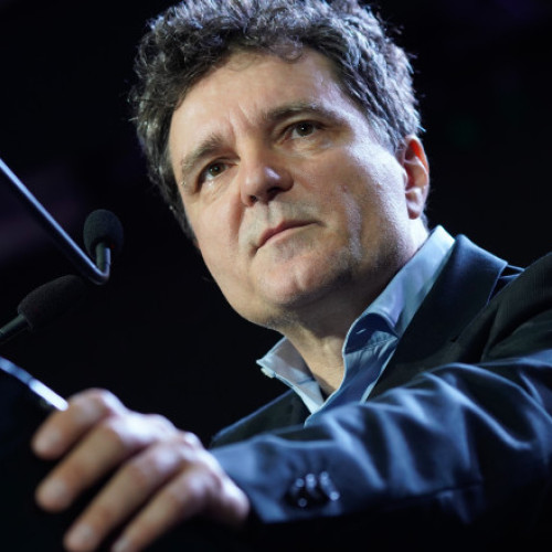 Nicușor Dan folosește o mașină a Primăriei în campania electorală