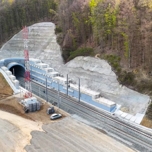 Primul tren va circula prin tunelul Batuta după 4 ani de întârziere