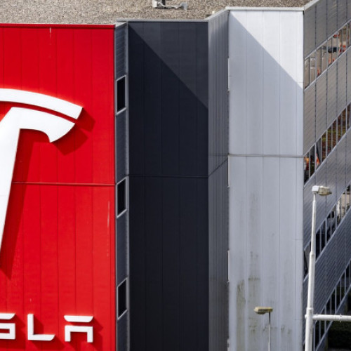 Vânzările de automobile electrice Tesla scad drastic în Europa