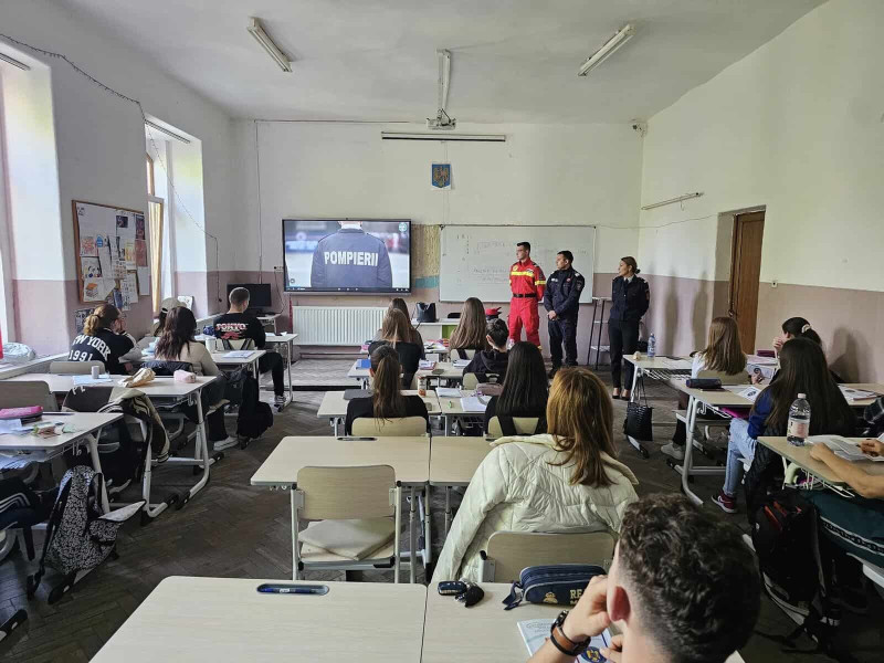 ISU Alba promovează carierele în domeniul situațiilor de urgență pentru elevi