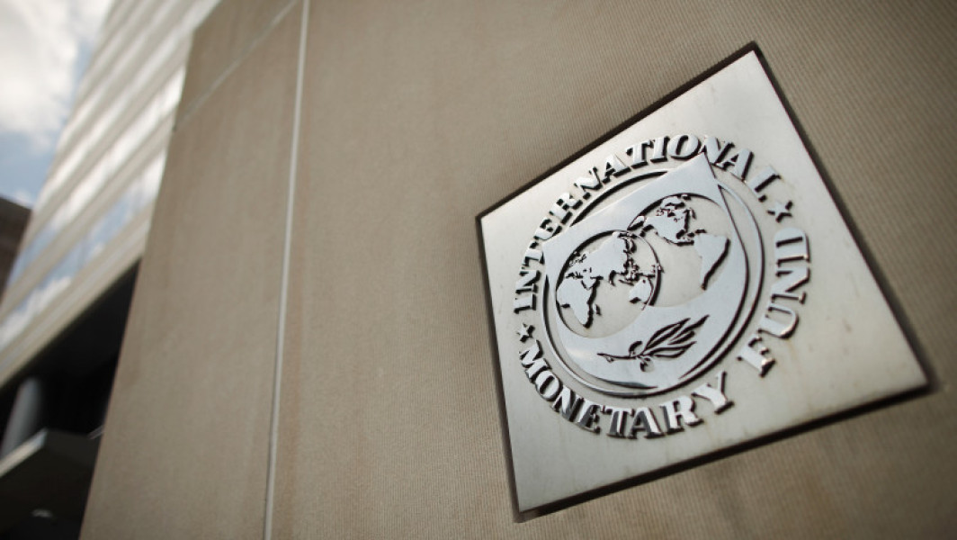FMI recomandă impozitare progresivă a veniturilor şi TVA pentru produse