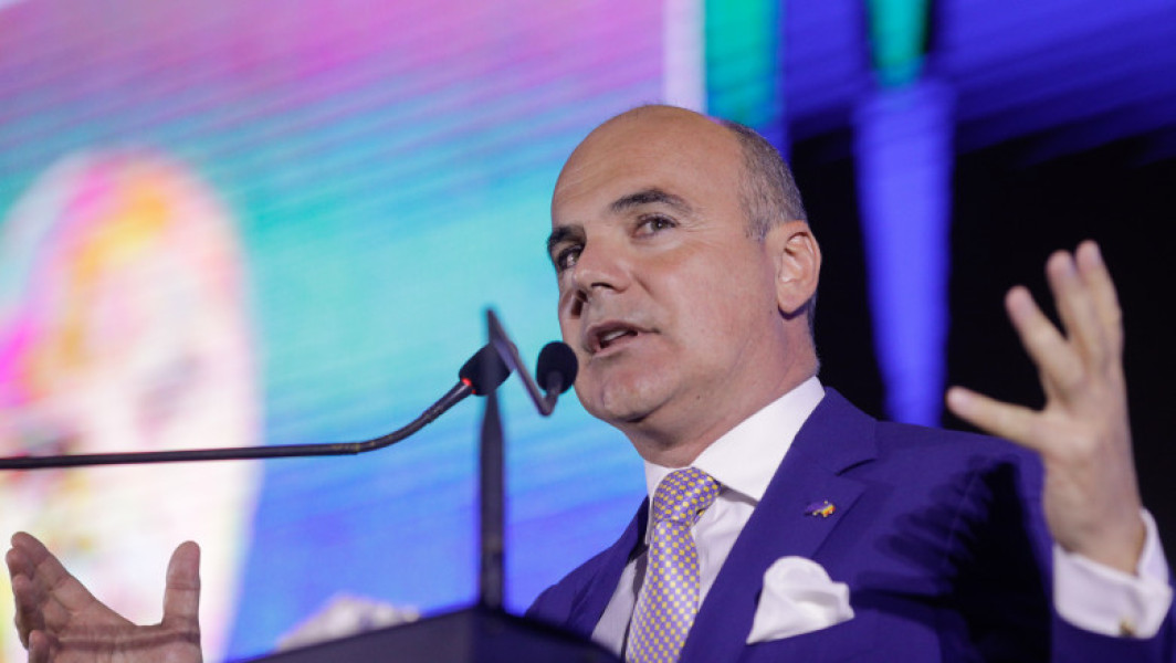 Kremlinul se implică masiv în corupţia electorală din România, susţine Rareş Bogdan