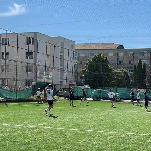 Elevii din Alba au demonstrat pasiune pentru sport și spirit de echipă în cadrul turneului de mini-fotbal Cupa &quot;Nicolae Stanciu&quot; 2025, potrivit alba24.ro. Competiția a fost organizată de Consiliul Județean Alba împreună cu Inspectoratul Școlar.