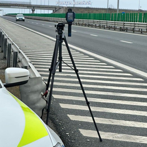 Radare pe drumurile din Alba. Poliția monitorizează traficul în mai multe locații, miercuri, 4 iunie 2025, potrivit alba24.ro. Mai multe aparate radar au fost amplasate pe drumuri din județ pentru a verifica respectarea limitelor de viteză.