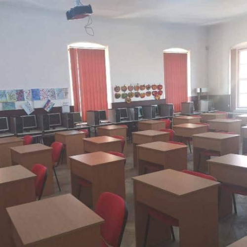 Proba obligatorie a profilului la bacalaureat 2025, susținută de liceeni miercuri, 11 iunie, a fost dedicată materiilor Matematică sau Istorie. Elevii au avut trei ore pentru a rezolva subiectele, iar rezultatele vor fi anunțate pe 20 iunie.
