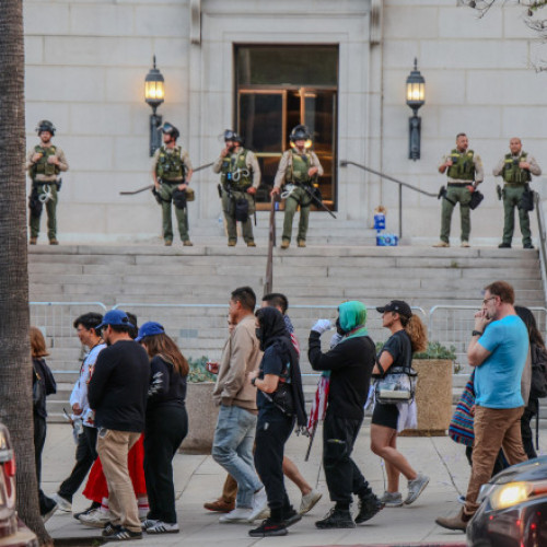 Tensiuni și proteste în mai multe orașe din Statele Unite în contextul mobilizărilor militare