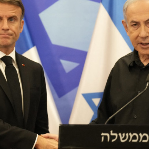 Președintele Francez, Emmanuel Macron, a anunțat că Franța va participa la "operațiuni de protecție și apărare" ale Israelului în cazul în care Iranul va efectua represalii. El a declarat vineri, într-o conferință de presă, că Franța este pregătită să susțină Israelul în această situație, dacă va fi în măsură să facă acest lucru.