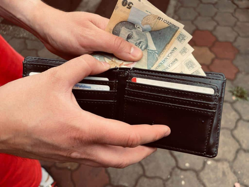 patru din zece angajați din românia nemulțumiți de salariu, arată un sondaj recent