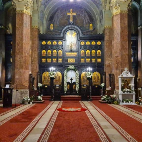 Patriarhia Română le cere preoților să ofere sprijin persoanelor afectate de caniculă, în biserici și mănăstiri