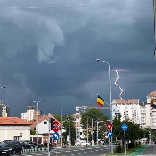 Cum să te protejezi în caz de furtuni și vijelii. Recomandări esențiale de la experți