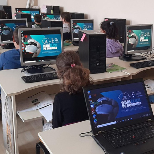 Câștigătorii ediției 2025 a programului ”Dăm Click pe România”. Cine sunt cei 8 beneficiari din Alba