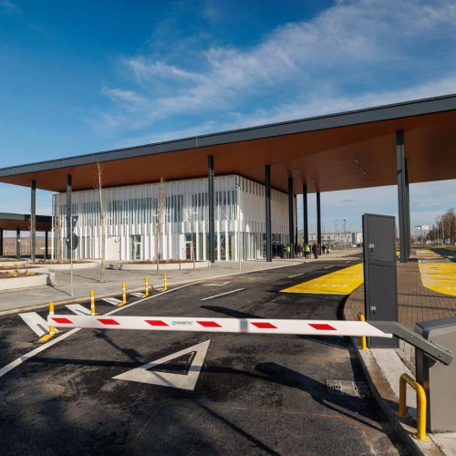 Tarifele în parkingul de lângă aeroportul din Cluj, reduse de aproximativ 10 ori. Tichetele oferă și transport public gratuit