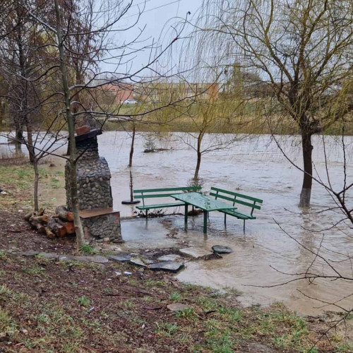 Alertă METEO: Ampoiul din Alba Iulia, sub PLOAIE torențială. Se preconizează CODURI HIDRO de portocaliu și galben pe centură.