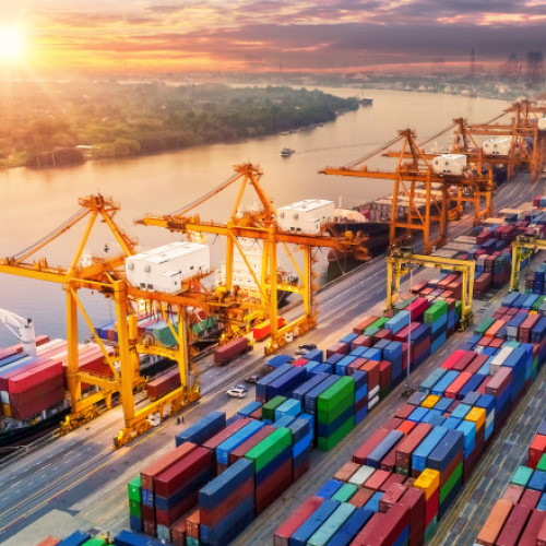 SUA amenință cu represalii țările care sprijină planul pentru emisii nete zero în transportul maritim. Ce îl deranjează pe Donald Trump