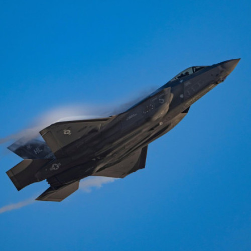 Elveţia vrea în continuare să cumpere avioane de luptă americane F-35, chiar dacă va plăti mai mult pentru ele