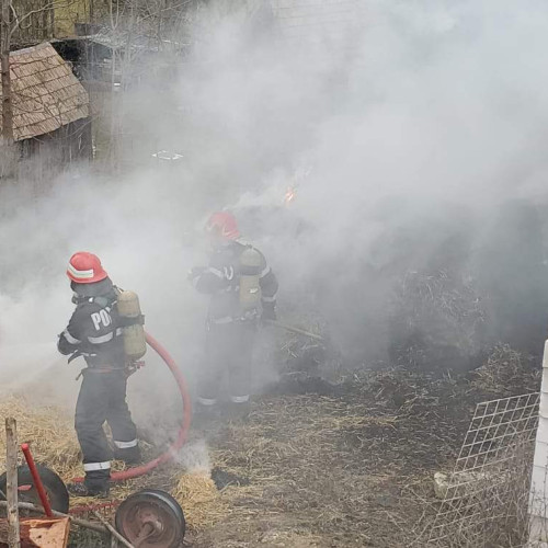 UPDATE FOTO-VIDEO: Pompierii au intervenit la un incendiu în Valea Lupșii