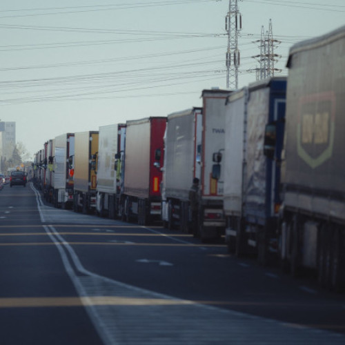 Protest la granița polono-ucraineană: fermieri blochează traficul în semn de nemulțumire față de importurile ieftine de produse agricole din Ucraina