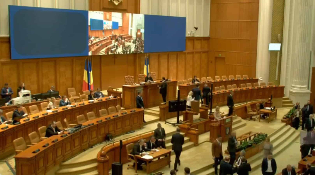 Senatul și Camera Deputaților dezbat în ședință comună cele patru moțiuni de cenzură