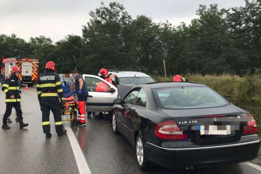 Accident rutier pe DJ 107 lângă Hăpria spre Berghin, două vehicule implicate
