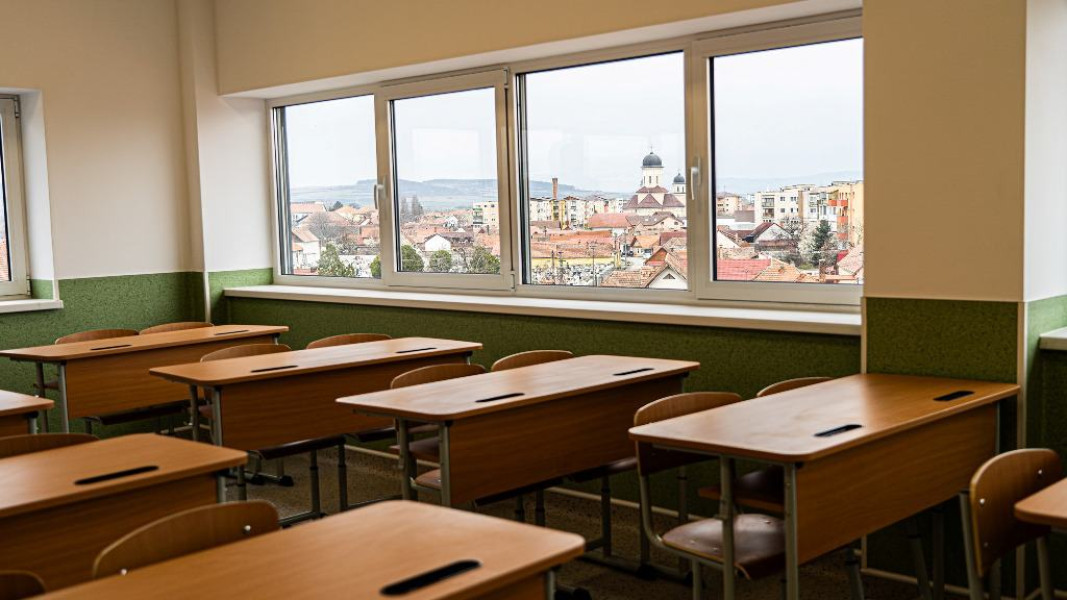 An școlar 2025-2026: vacanțe multiple, perioade de curs și activități