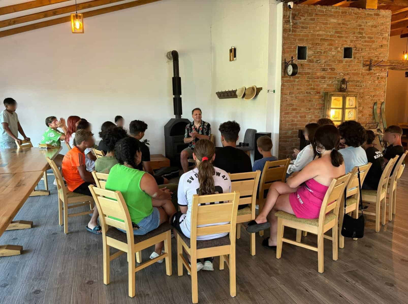 75 de tineri din Alba participă la taberele de vară și sociale