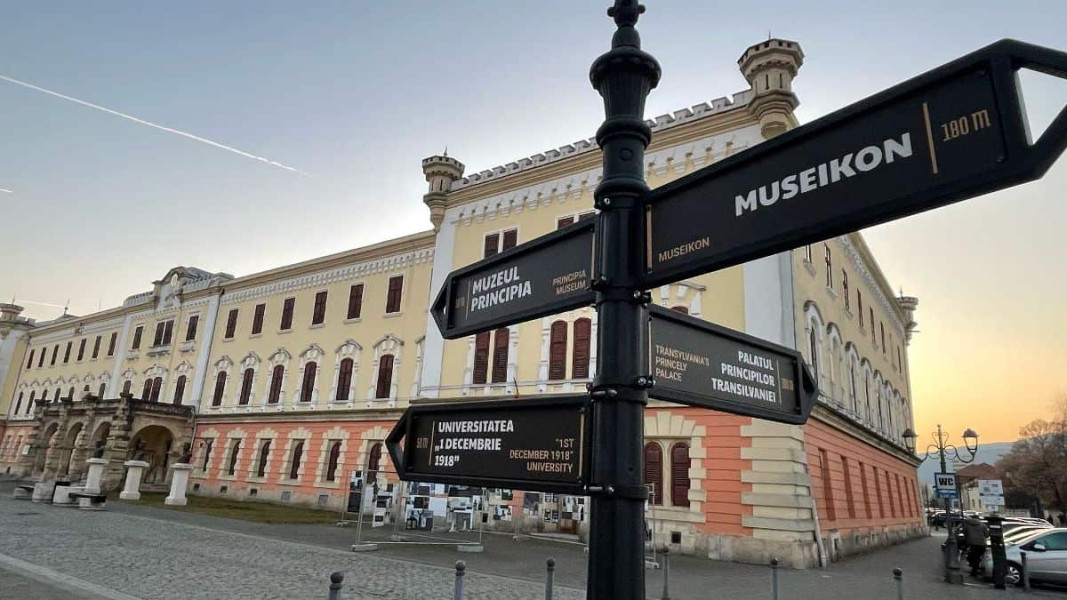 Expoziție la Muzeul Național al Unirii din Alba Iulia reunind artiști din comunități etnice