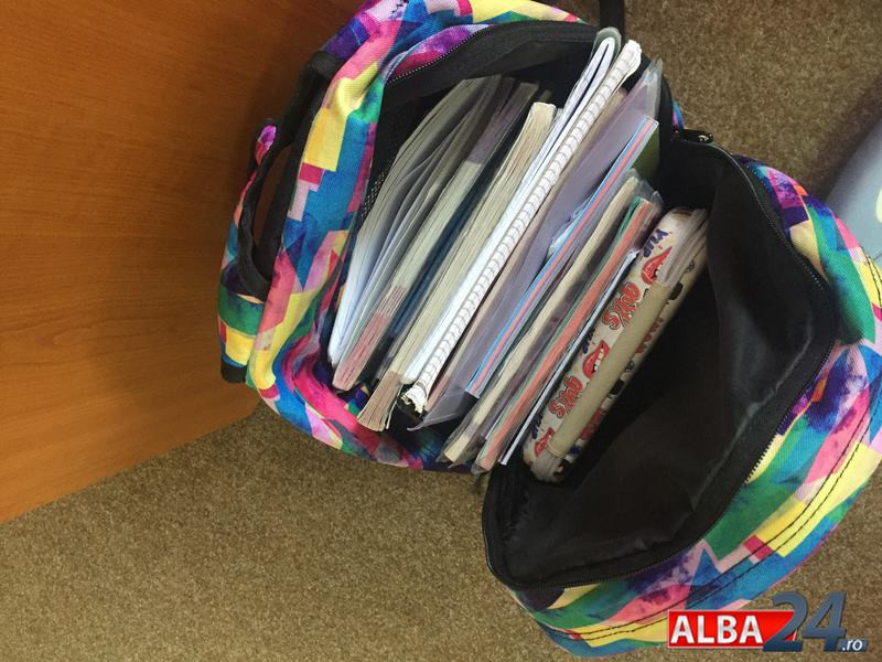 Ghiozdănele pentru elevi din județul Alba acordate de Femeile Ortodoxe