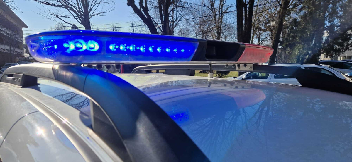 Tânăr de 20 de ani intră cu mașina în gard în Fărău