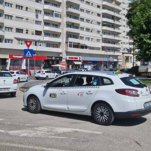 Taximetristii vor fi afectati de noile tarife si schimbarile in legislatia privind circulatia taxi-urilor pe benzile de autobuze