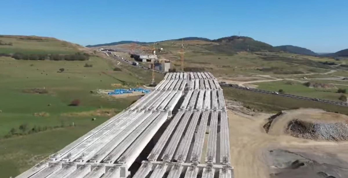 Progrese semnificative la secțiunea 2 a autostrăzii Sibiu-Pitești în zona Boița