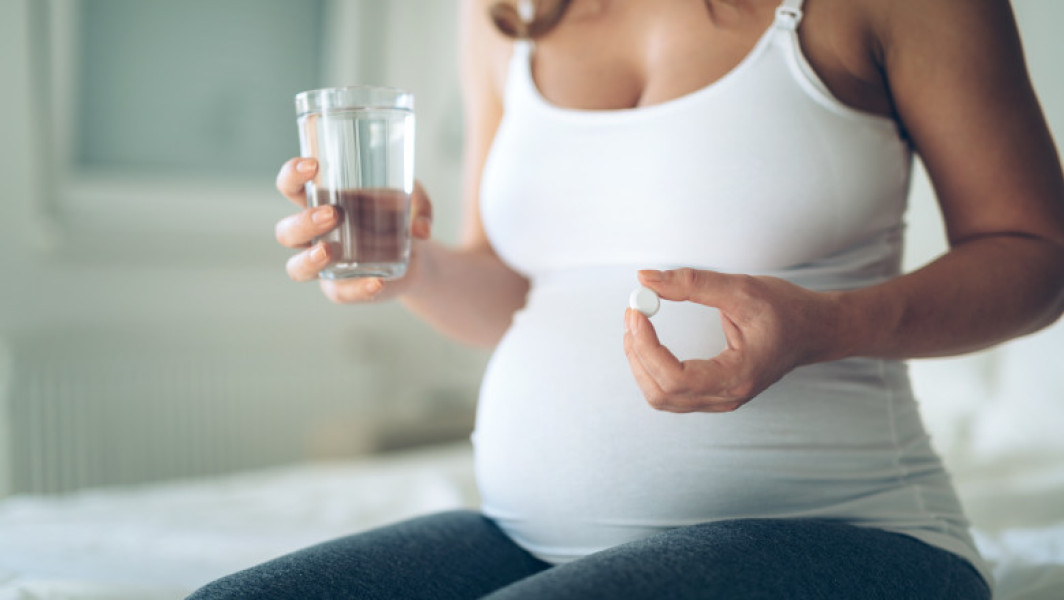 Medicii explică riscurile reale ale consumului de paracetamol în sarcină