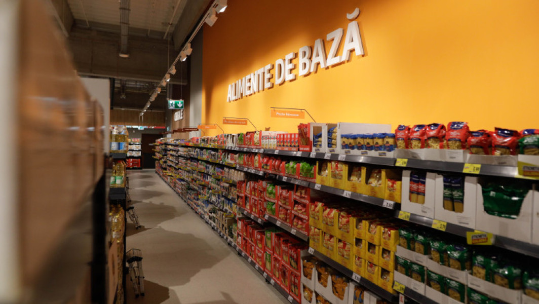 Plafonarea adaosurilor la alimentele de bază va fi extinsă până în 2026