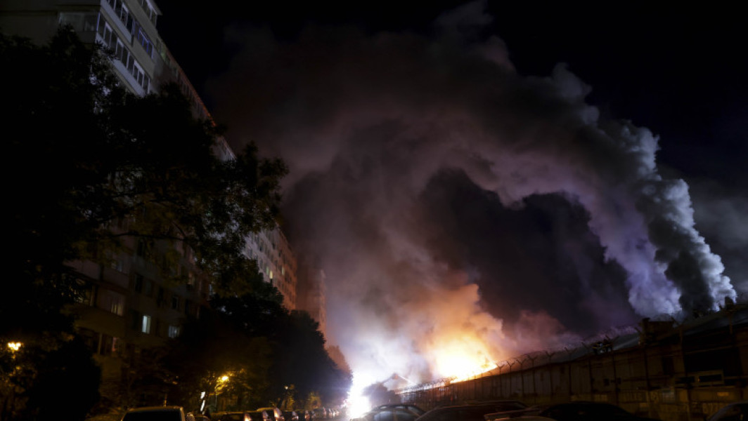 Incendiul din depozitul din Sector 2 al Capitalei a fost stins după trei zile