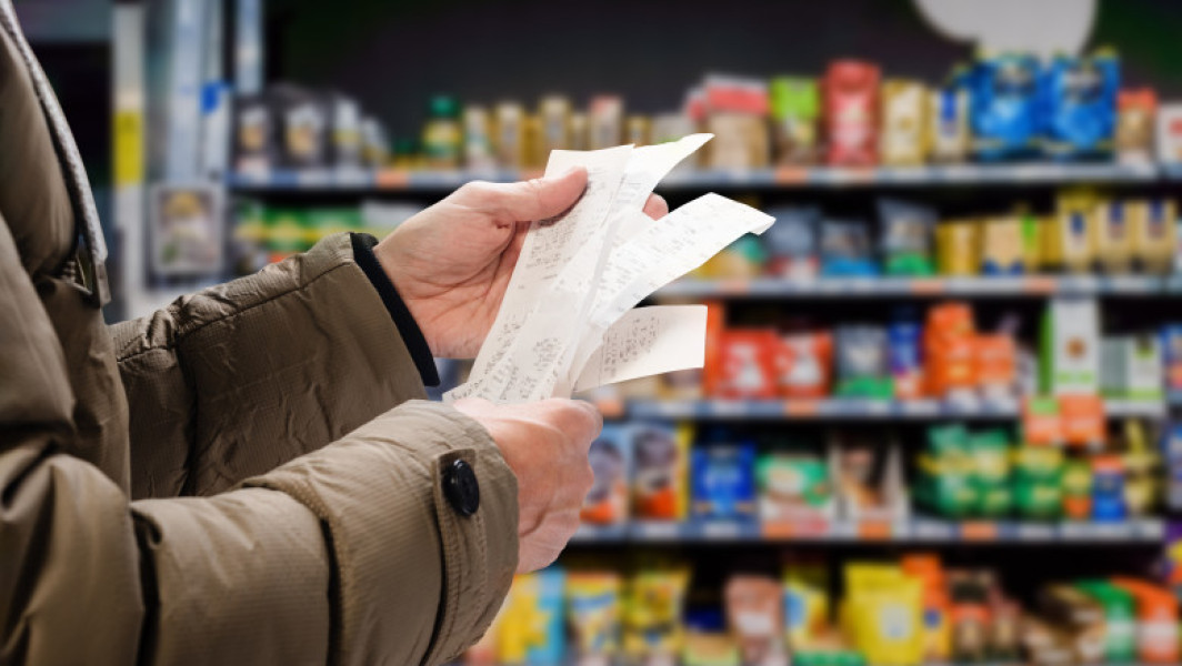 Guvernul prelungește plafonarea adaosului comercial la alimente de bază până în martie 2026